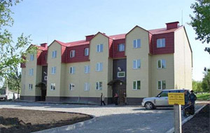 г. Новокузнецк, трех этажный 18-ти квартирный жилой дом срок сдачи июнь 2008 г.